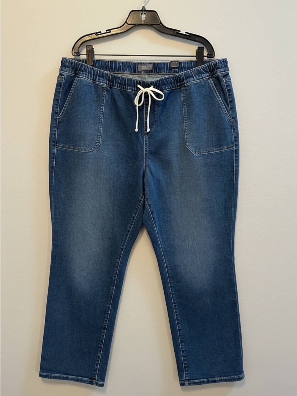 Torrid NWT Women’s 4X 26 Crop Pull On Boyfriend Jeans Maritime Wash Stretch